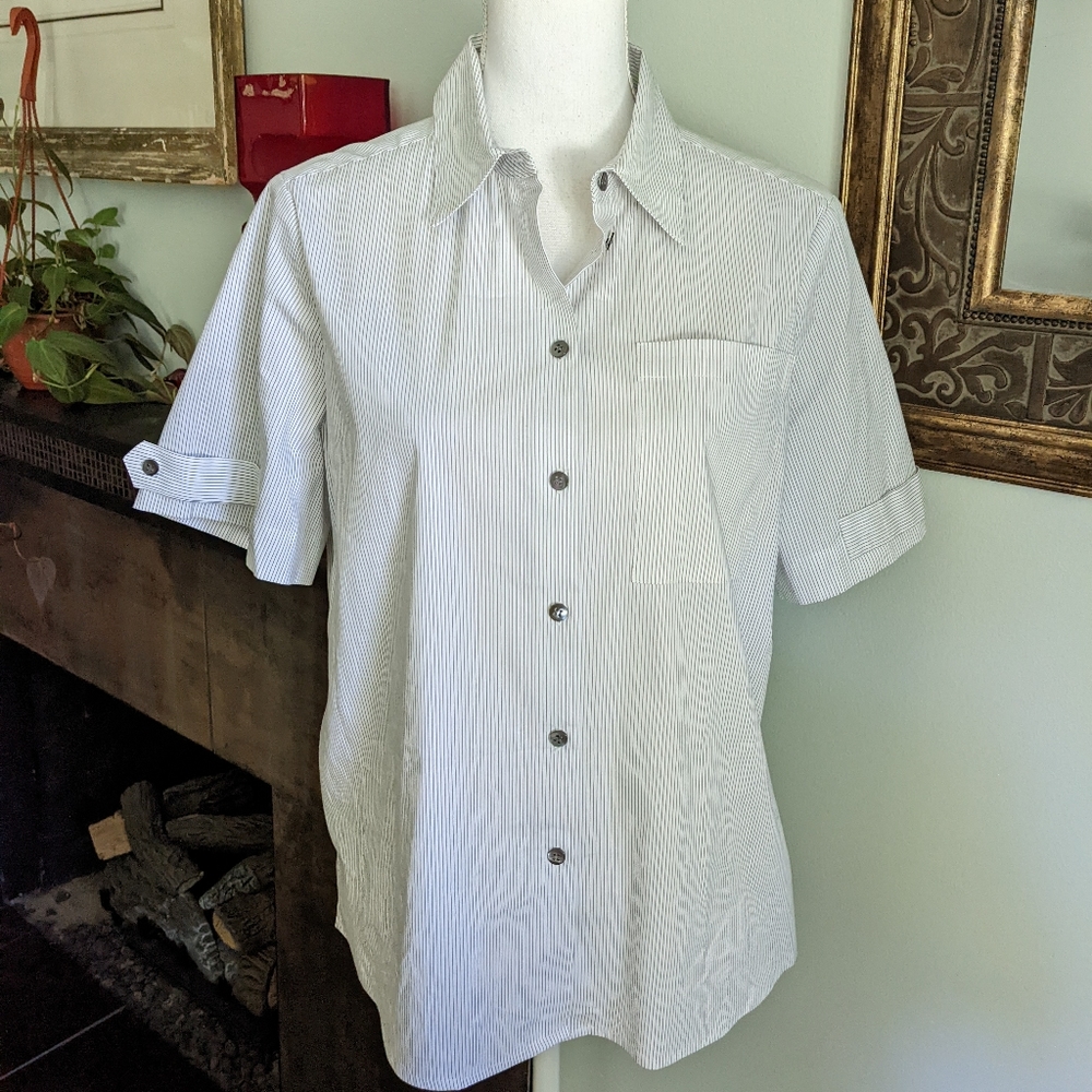 E3 by Etcetera Wms 8 ButtonUp ShortSleeve Blouse Vertical Stripe White Black 121